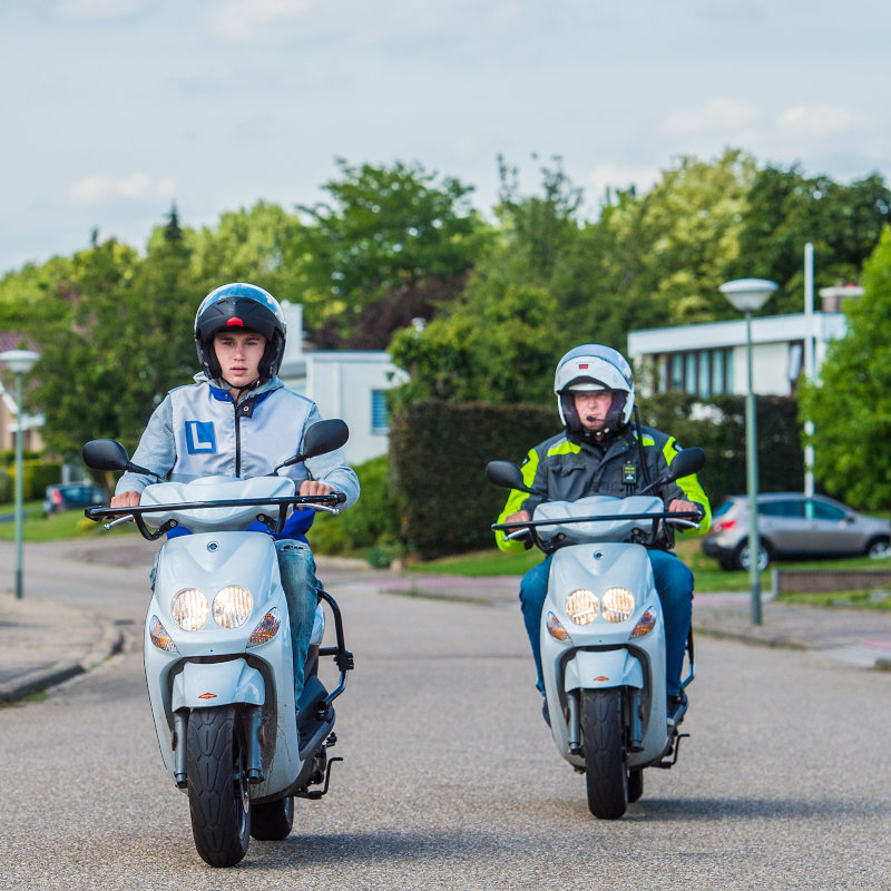 Scooter Rijbewijs in 1 Dag Susteren bel mij